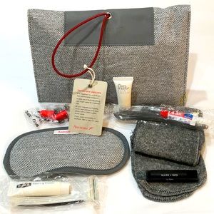 Austrian Airlines flight comfort dopp bag with amenities